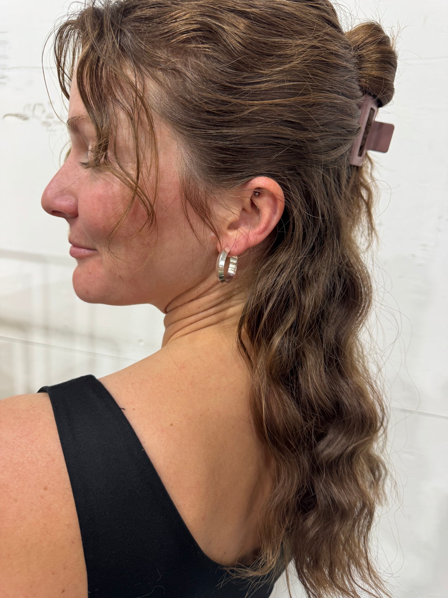 Arête Wide Hoop Earrings | Silver