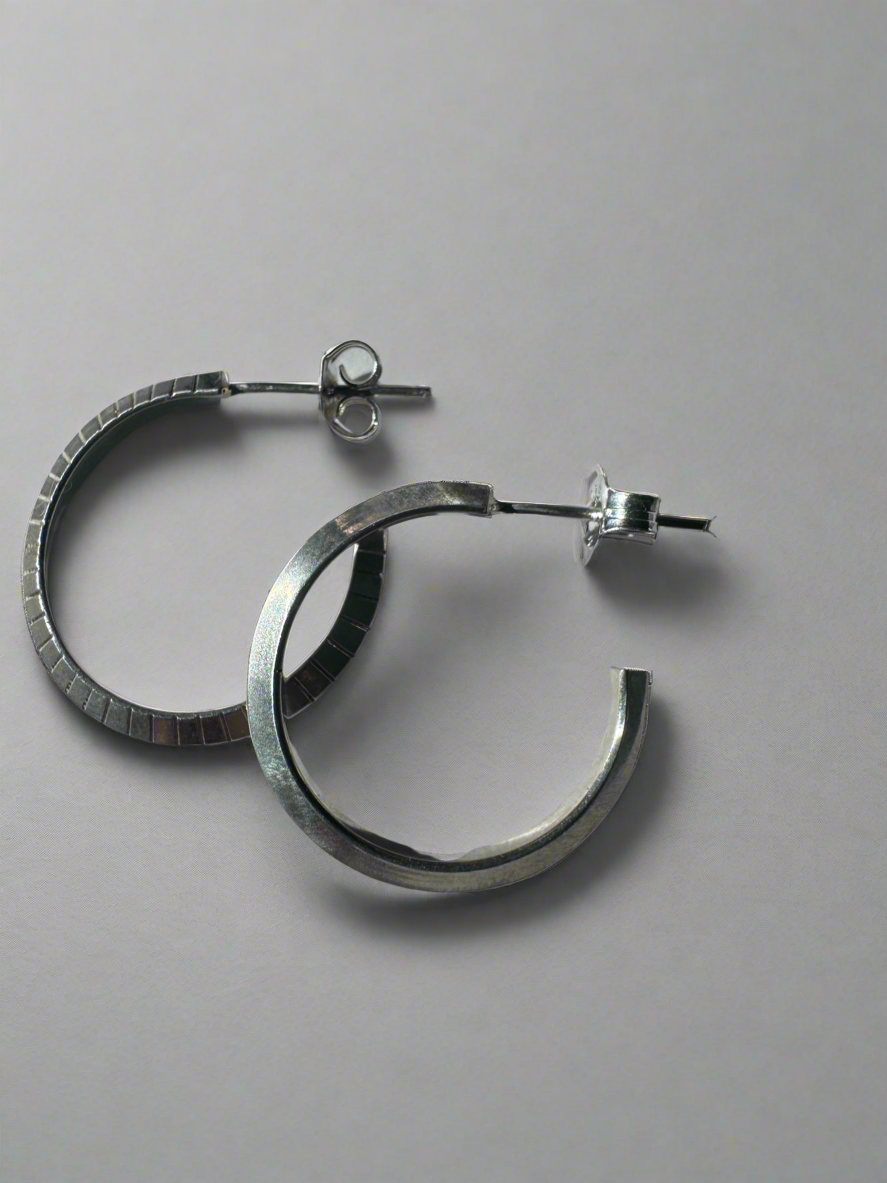 Arête Narrow Hoop Earrings | Silver