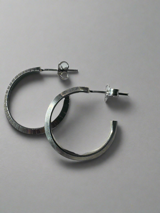 Arête Narrow Hoop Earrings | Silver
